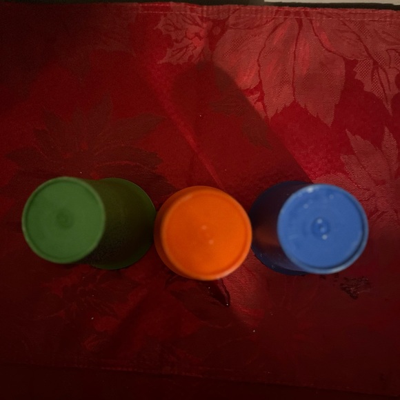 Kids Tupperware cups - Picture 2 of 3